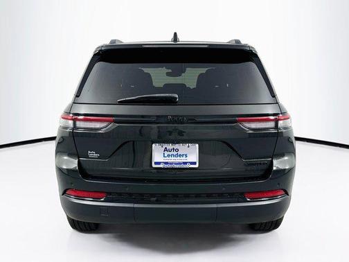 Rocky Mountain Pearlcoat 2023 Jeep Grand Cherokee Limited
