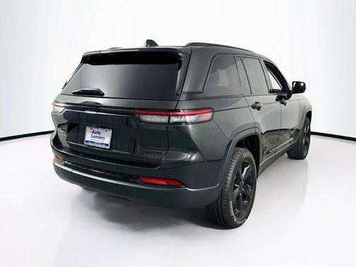 Rocky Mountain Pearlcoat 2023 Jeep Grand Cherokee Limited