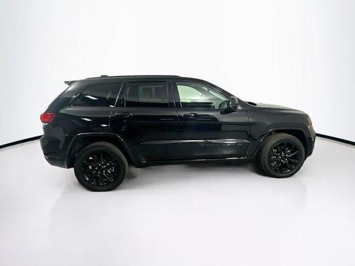 2022 Jeep Grand Cherokee Laredo