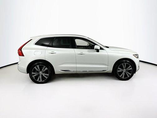 2023 Volvo XC60 B5 Plus Bright Theme