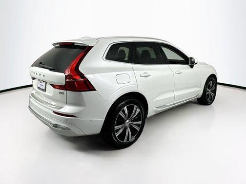 2023 Volvo XC60 B5 Plus Bright Theme