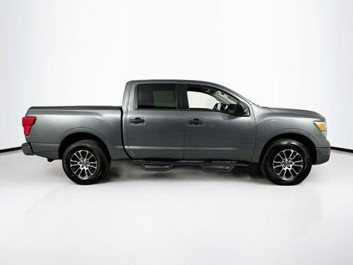 2023 Nissan Titan SV