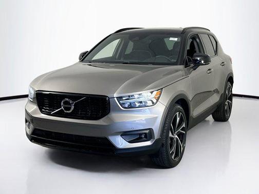 2022 Volvo XC40 T5 R-Design