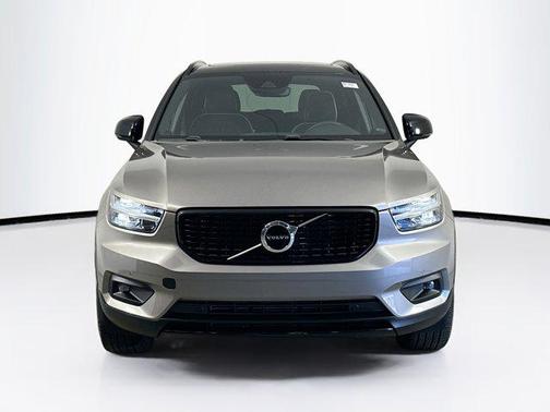 2022 Volvo XC40 T5 R-Design