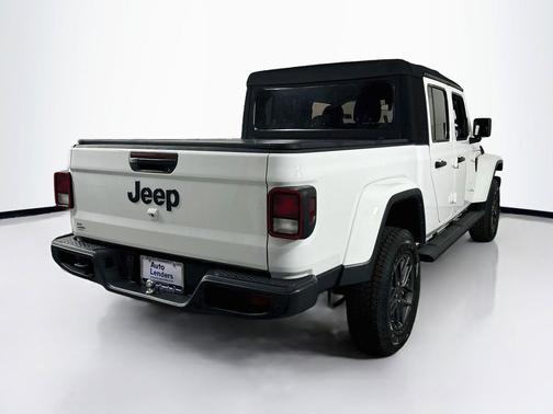 Bright White Clearcoat 2024 Jeep Gladiator Sport S