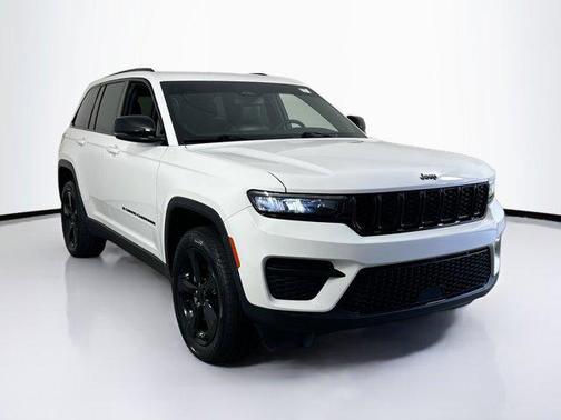 Bright White Clearcoat 2023 Jeep Grand Cherokee Altitude