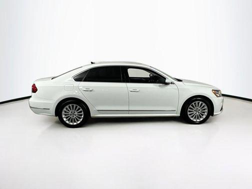 2017 Volkswagen Passat 1.8T SE