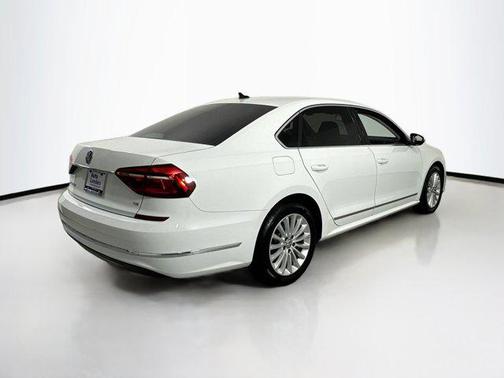 2017 Volkswagen Passat 1.8T SE