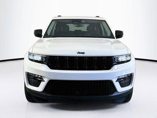 Bright White Clearcoat 2023 Jeep Grand Cherokee Limited