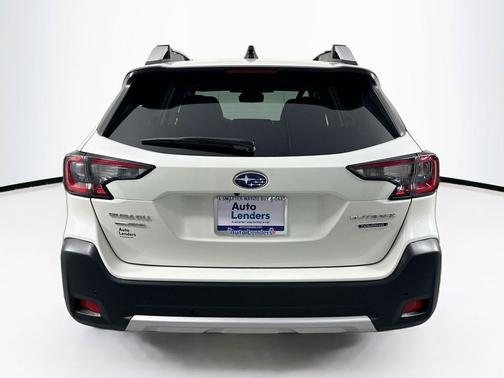 Crystal White Pearl 2023 Subaru Outback Touring
