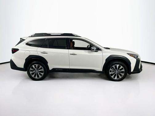 Crystal White Pearl 2023 Subaru Outback Touring