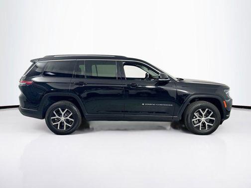 Diamond Black Crystal Pearlcoat 2023 Jeep Grand Cherokee L Limited
