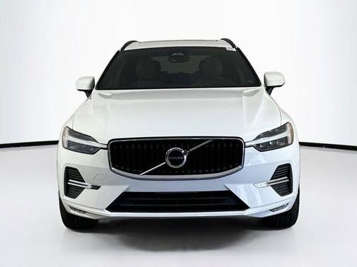 2022 Volvo XC60 B5 Momentum