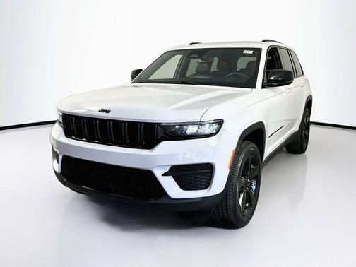 Bright White Clearcoat 2023 Jeep Grand Cherokee Altitude