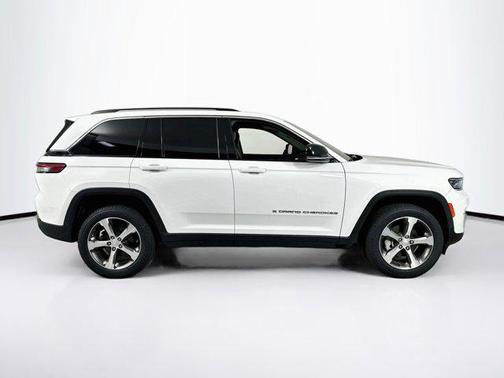 Bright White Clearcoat 2023 Jeep Grand Cherokee Limited