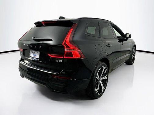 2022 Volvo XC60 B5 R-Design
