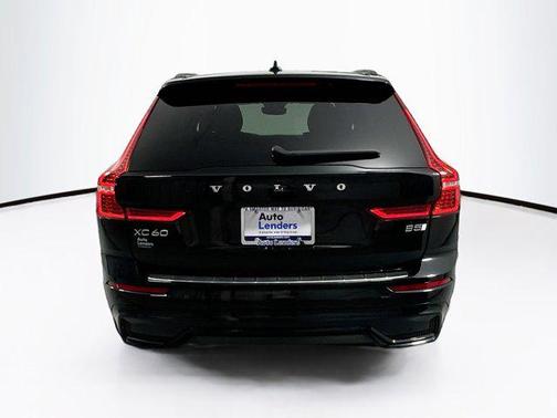 2022 Volvo XC60 B5 R-Design