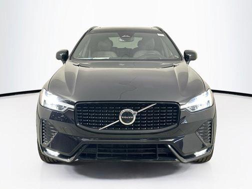 2022 Volvo XC60 B5 R-Design