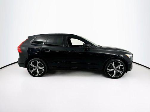 2022 Volvo XC60 B5 R-Design