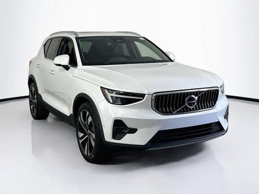 2023 Volvo XC40 B4 Plus Bright Theme
