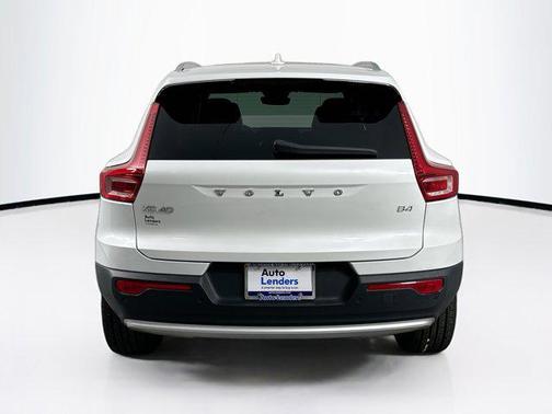 2023 Volvo XC40 B4 Plus Bright Theme