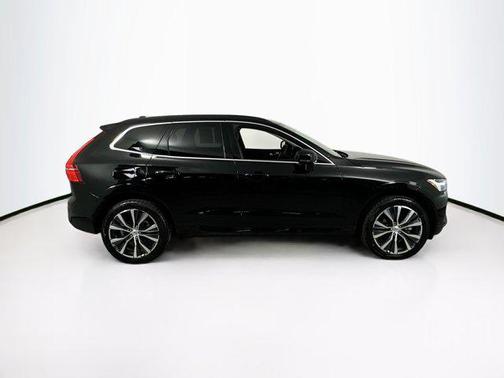 2022 Volvo XC60 B5 Momentum
