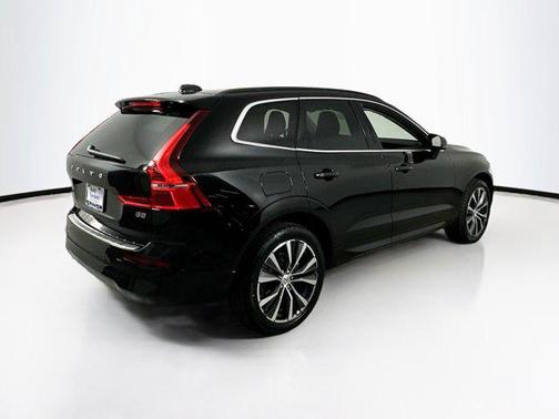 2022 Volvo XC60 B5 Momentum