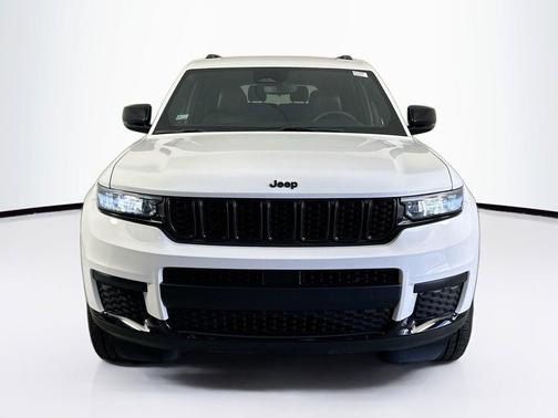 Bright White Clearcoat 2023 Jeep Grand Cherokee L Altitude