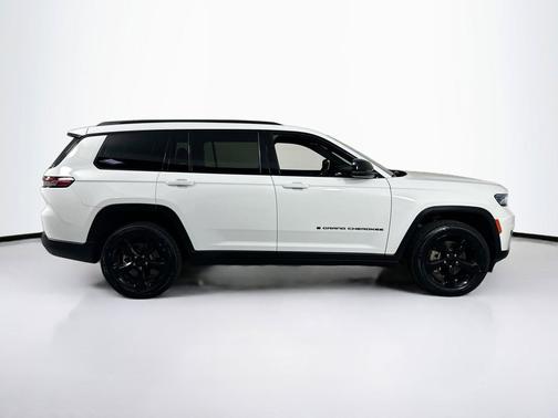 Bright White Clearcoat 2023 Jeep Grand Cherokee L Altitude