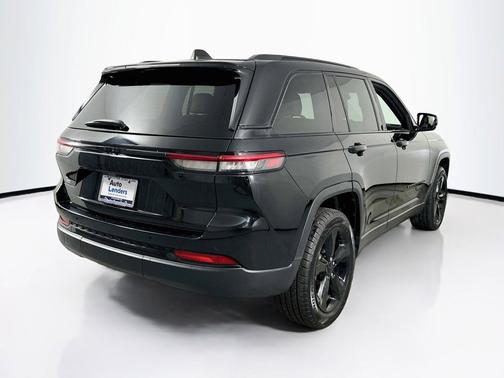 Diamond Black Crystal Pearlcoat 2023 Jeep Grand Cherokee Altitude
