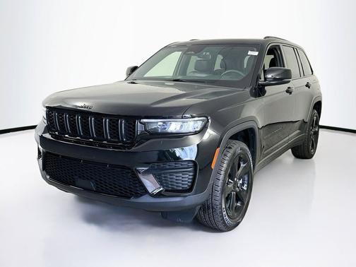 Diamond Black Crystal Pearlcoat 2023 Jeep Grand Cherokee Altitude