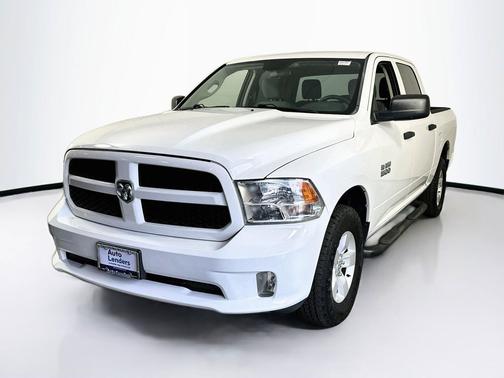 Brilliant Black Crystal Pearlcoat 2017 RAM 1500 Express