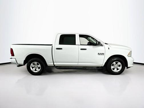 Brilliant Black Crystal Pearlcoat 2017 RAM 1500 Express