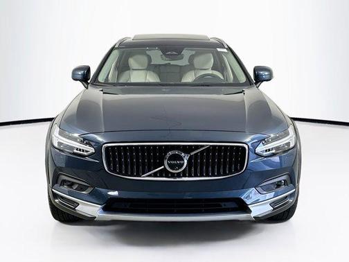 2025 Volvo V90 Cross Country B6 Ultra
