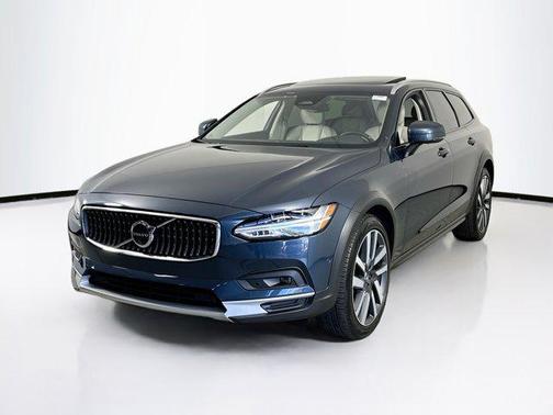 2025 Volvo V90 Cross Country B6 Ultra