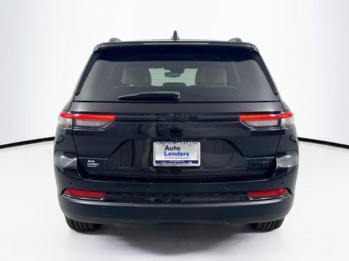 Diamond Black Crystal Pearlcoat 2023 Jeep Grand Cherokee Limited