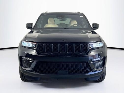 Diamond Black Crystal Pearlcoat 2023 Jeep Grand Cherokee Limited