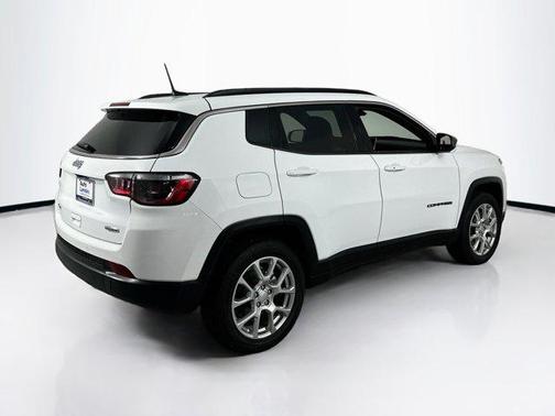 2023 Jeep Compass Latitude Lux