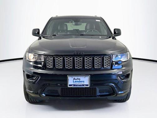 Diamond Black Crystal Pearlcoat 2022 Jeep Grand Cherokee Laredo