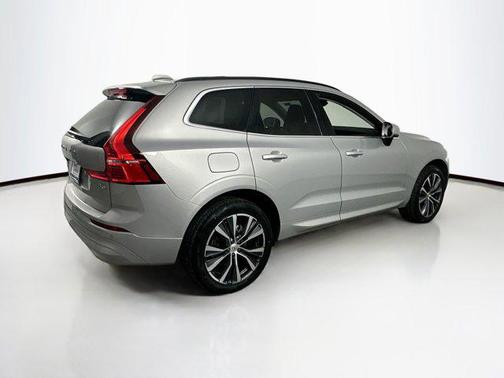 2022 Volvo XC60 B5 Momentum