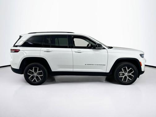 Bright White Clearcoat 2023 Jeep Grand Cherokee Limited