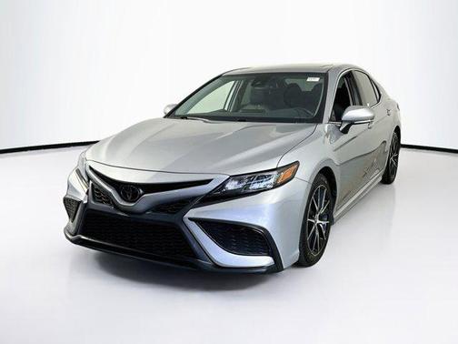 Celestial Silver Metallic 2022 Toyota Camry SE