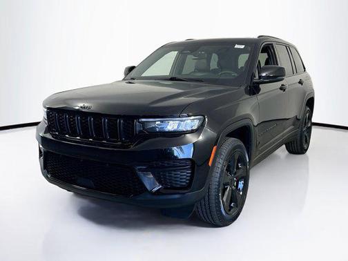 Diamond Black Crystal Pearlcoat 2023 Jeep Grand Cherokee Altitude
