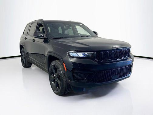 Diamond Black Crystal Pearlcoat 2023 Jeep Grand Cherokee Altitude