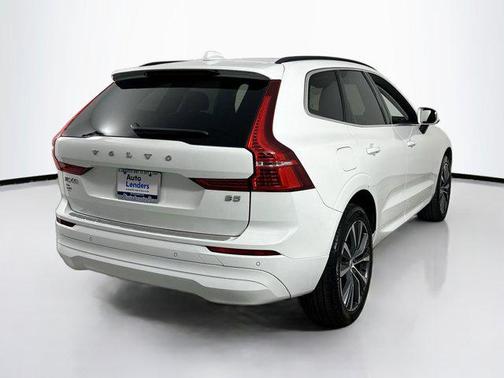 2022 Volvo XC60 B5 Momentum