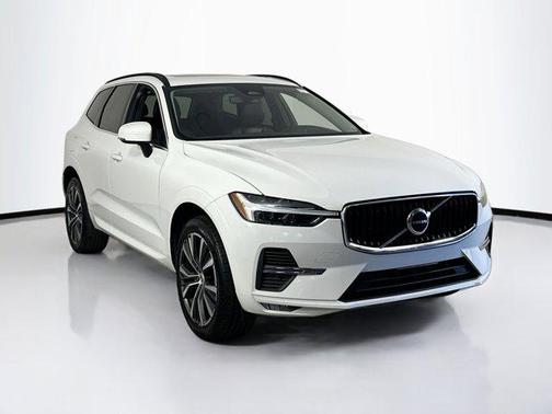 2022 Volvo XC60 B5 Momentum