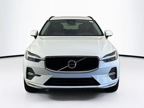 2022 Volvo XC60 B5 Momentum