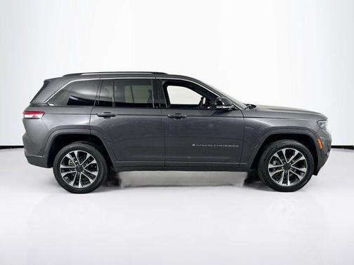 2022 Jeep Grand Cherokee Overland