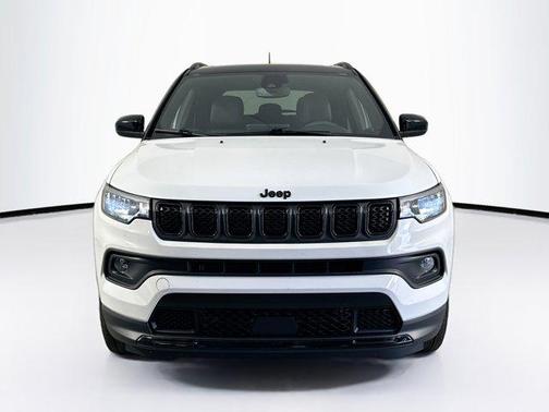 Bright White Clearcoat 2023 Jeep Compass Latitude