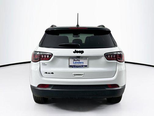 Bright White Clearcoat 2023 Jeep Compass Latitude